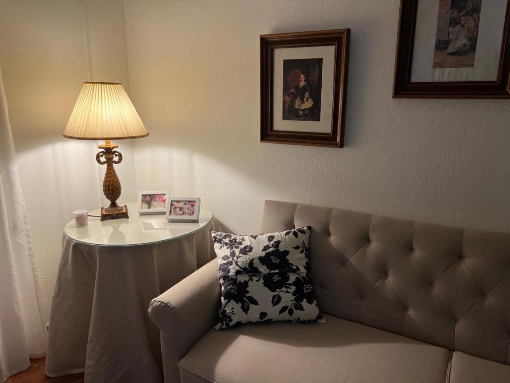 Apartamento Turistico R. Gonzalez Abreu Sevilla Kültér fotó